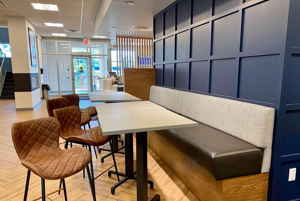 Howard Johnson By Wyndham Winnipeg West Beltér fotó